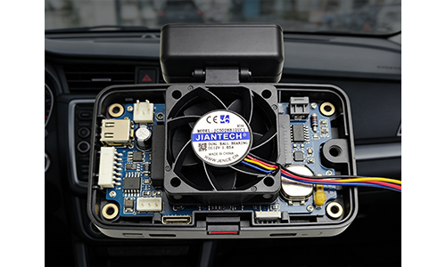 车载电子设备散热为什么越来越依赖DC散热风扇？04